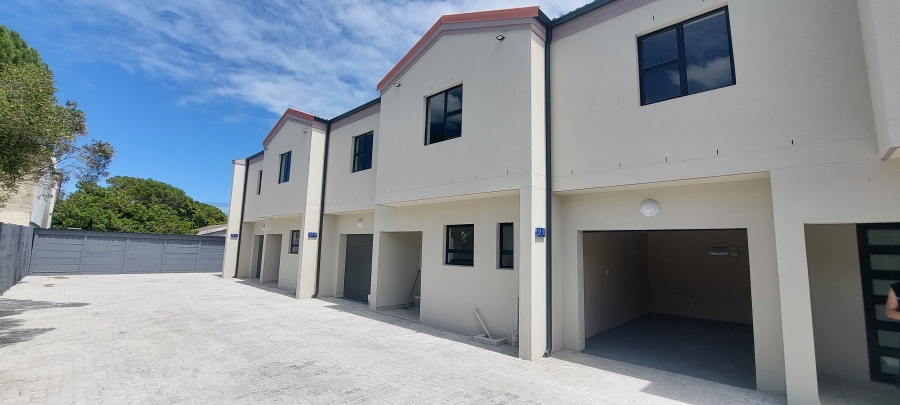 3 Bedroom Property for Sale in Dobson Western Cape